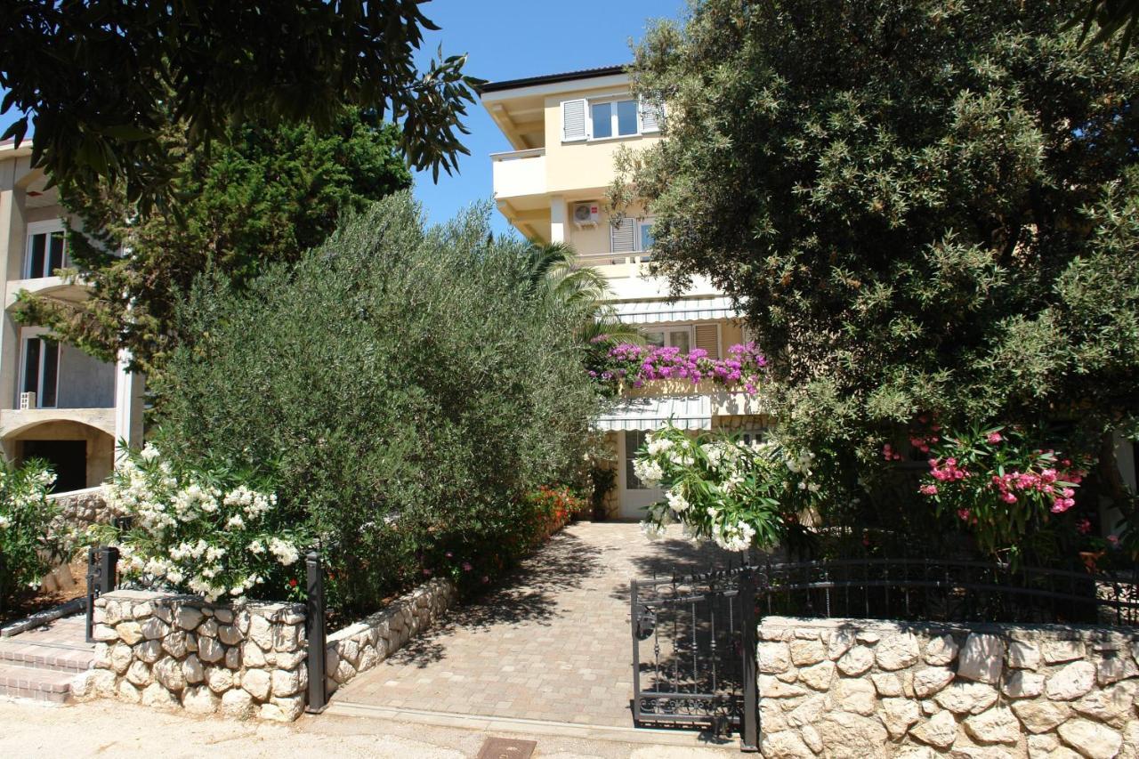 Apartments With A Parking Space Mandre, Pag - 18748 Kolan Exterior photo