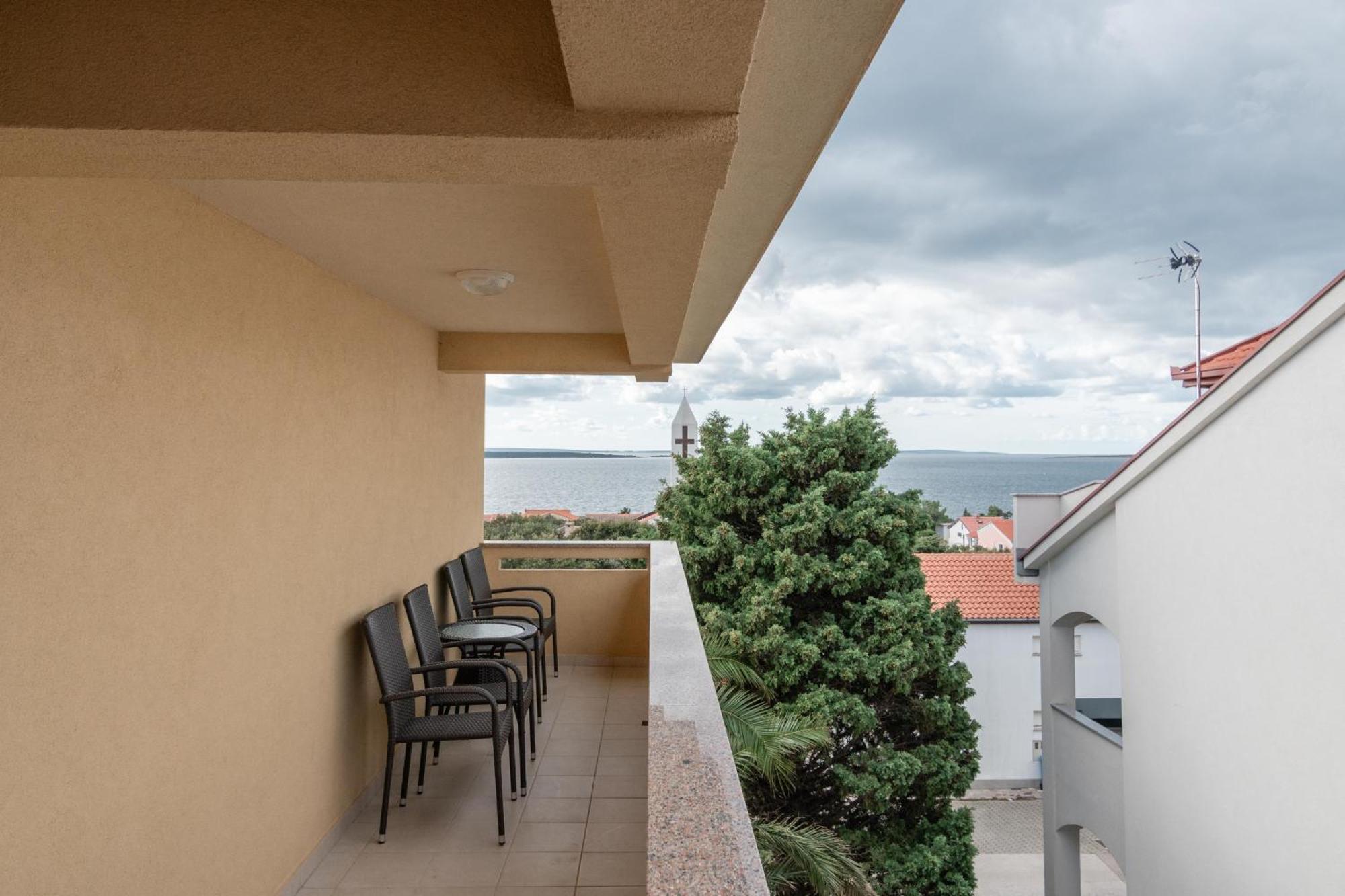 Apartments With A Parking Space Mandre, Pag - 18748 Kolan Exterior photo