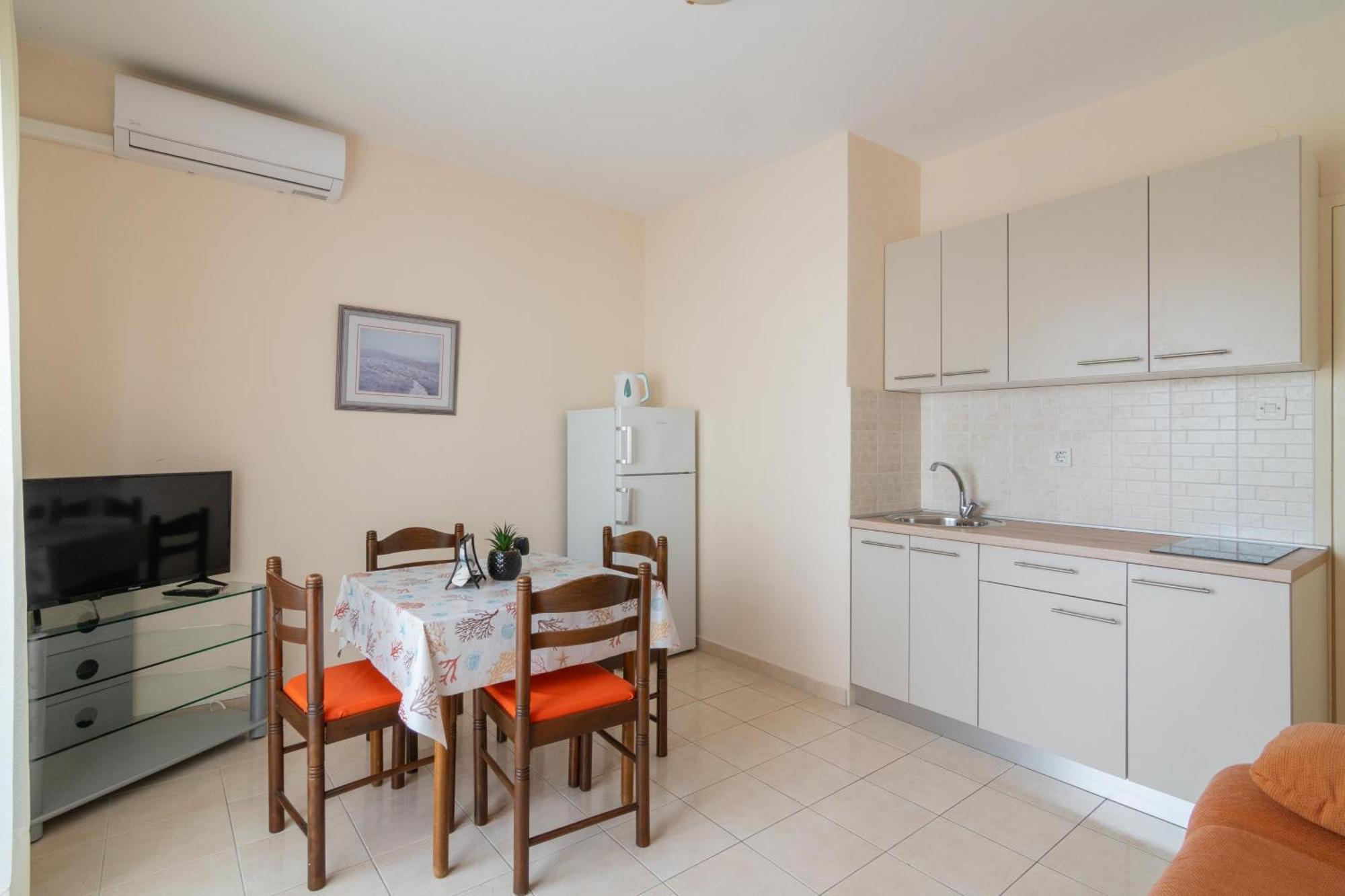 Apartments With A Parking Space Mandre, Pag - 18748 Kolan Exterior photo