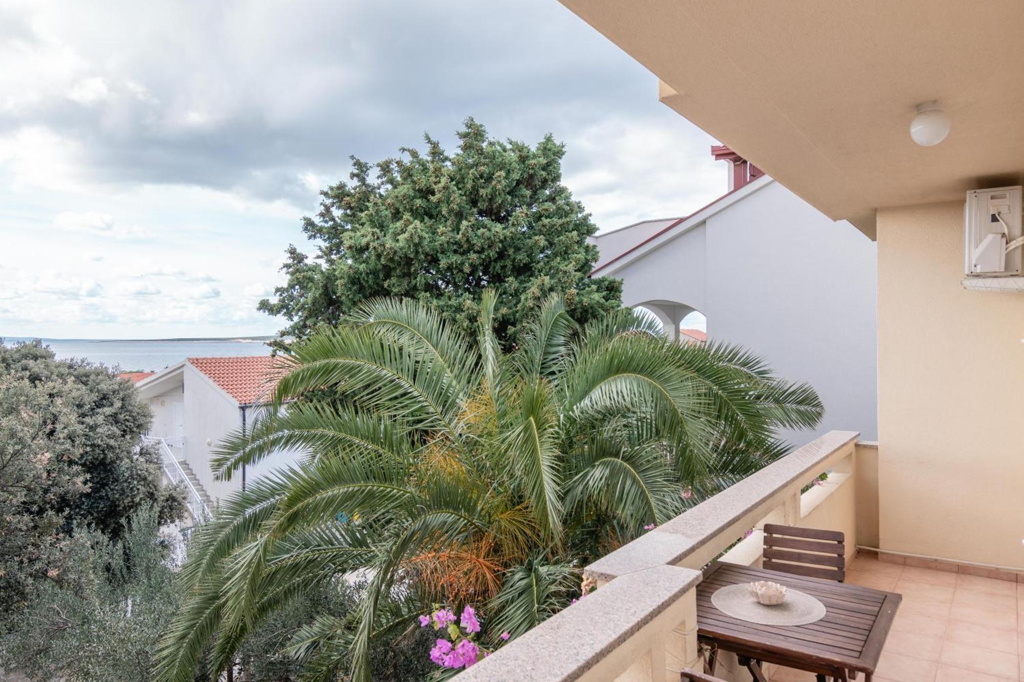 Apartments With A Parking Space Mandre, Pag - 18748 Kolan Exterior photo