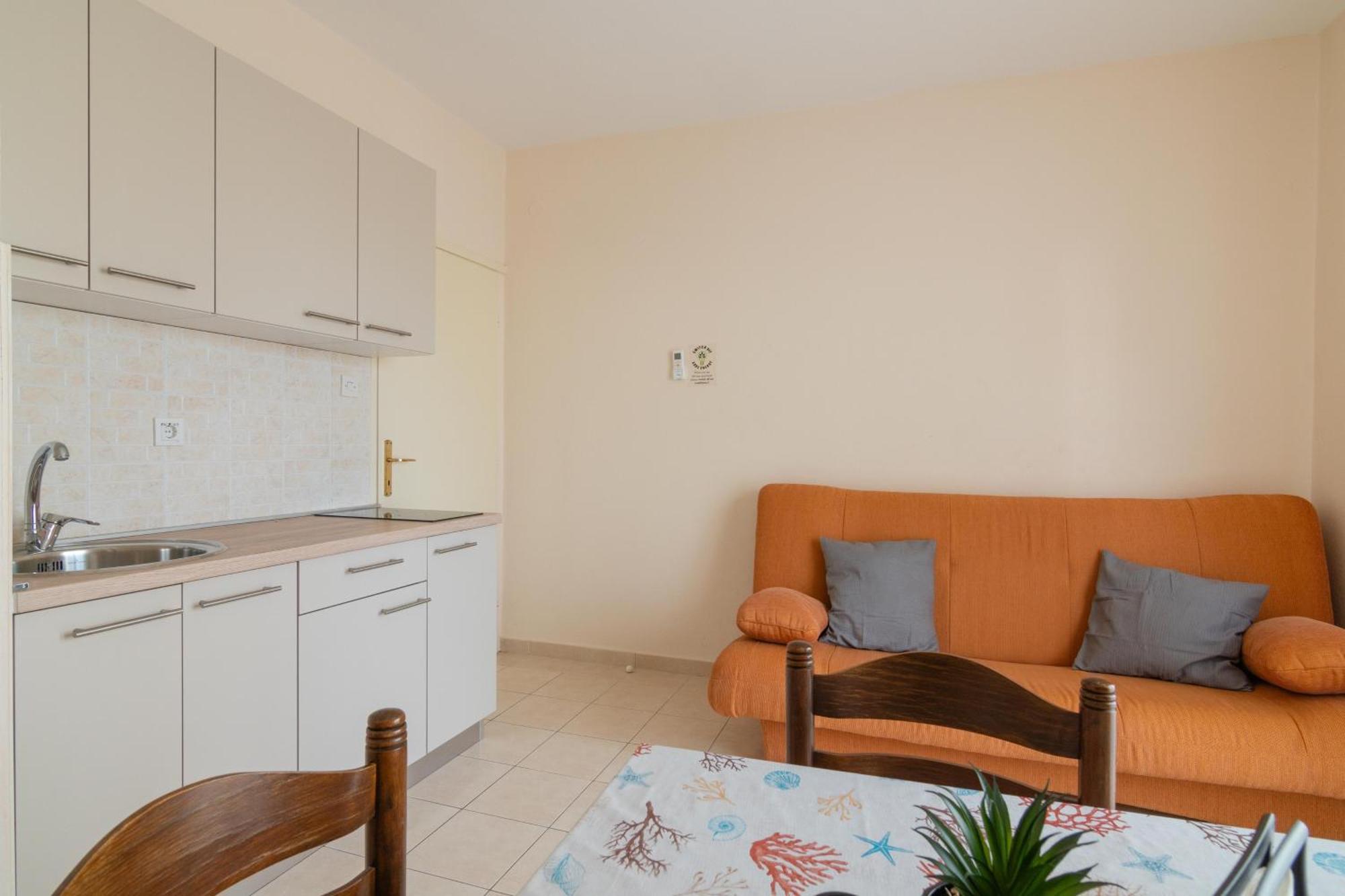 Apartments With A Parking Space Mandre, Pag - 18748 Kolan Room photo